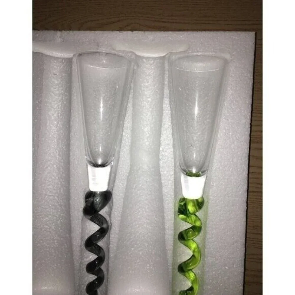 New open box 2 Qualia DNA Flutes Champagne Wine Glasses